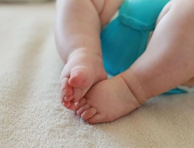Σοκ στο Αγρίνιο: 12χρονος προσπάθησε να πετάξει το 10 μηνών ανιψάκι του από το μπαλκόνι!